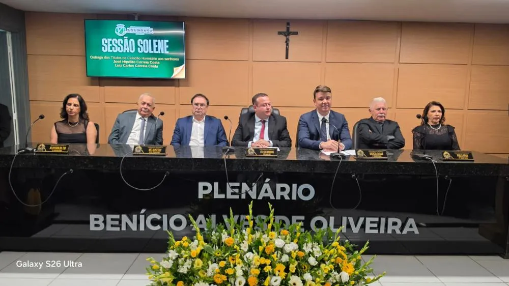 Prefeito Luciano Barbosa, junto com Léo Saturnino e Vavazinho, entrega Títulos de Cidadão Honorário a empresários em Arapiraca
