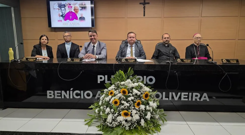 Câmara de Arapiraca homenageia Dom Hildebrando Mendes Costa com comendas no dia de seu centenário